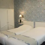 L'auberge Du Port Des Roches Hotel