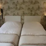 Logis Du Port Des Roches 3*