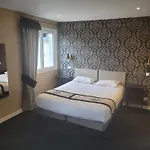 Logis Du Port Des Roches מלון 3*