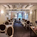 L'auberge Du Port Des Roches Luche-Pringe