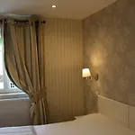 מלון Logis Du Port Des Roches 3*