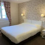 L'auberge Du Port Des Roches Hotel 3*