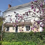 Logis Du Port Des Roches Luche-Pringe