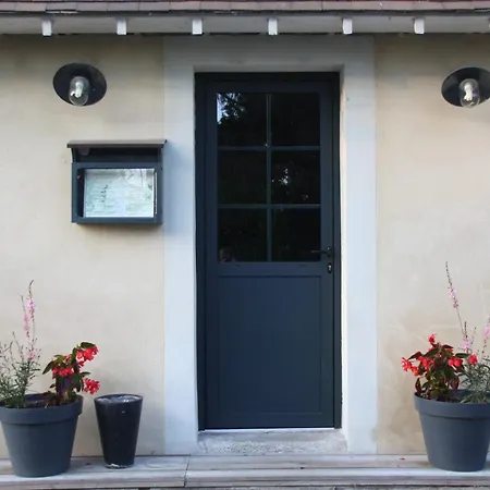 Otel Logis Hotel Auberge Du Port Des Roches 3*