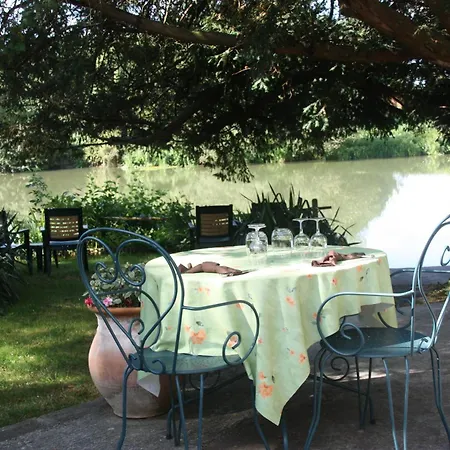 Hotel Logis Du Port Des Roches