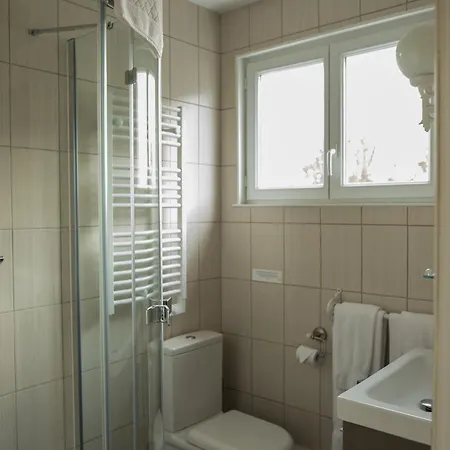 L'auberge Du Port Des Roches 3*