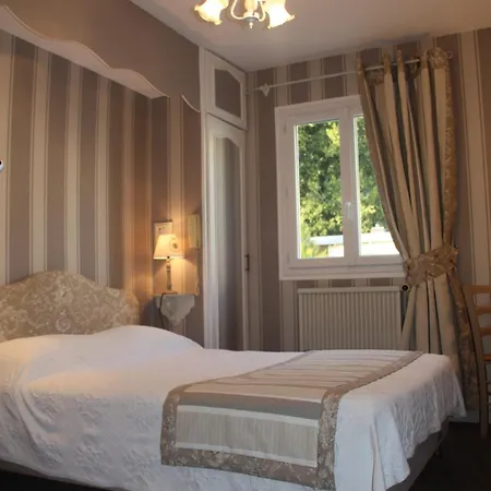 Logis Du Port Des Roches Hotel Luche-Pringe