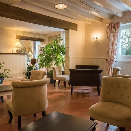 Hotel Logis Hotel Auberge Du Port Des Roches Luche-Pringe