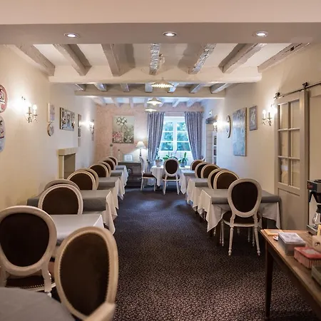 Logis Hotel Auberge Du Port Des Roches Luche-Pringe