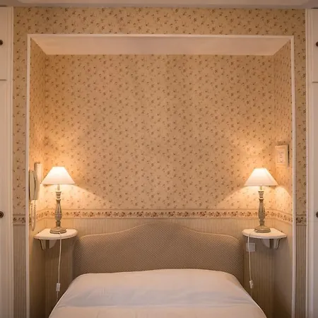 Logis Hotel Auberge Du Port Des Roches