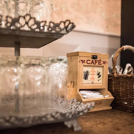 Hotel Logis Hotel Auberge Du Port Des Roches Luche-Pringe