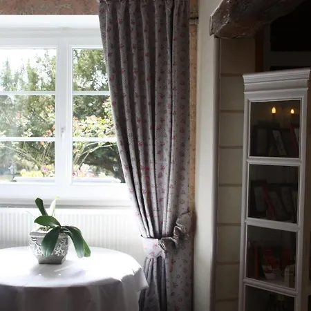 Otel Logis Hotel Auberge Du Port Des Roches