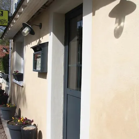 Logis Hotel Auberge Du Port Des Roches Otel 3*