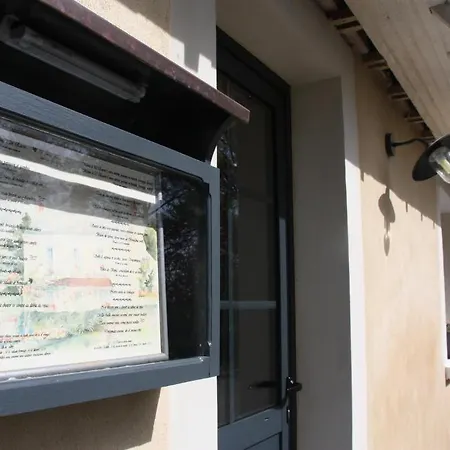 Logis Hotel Auberge Du Port Des Roches