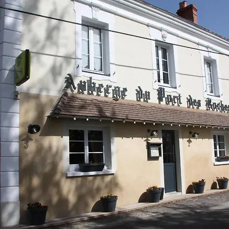 Logis Hotel Auberge Du Port Des Roches 3*