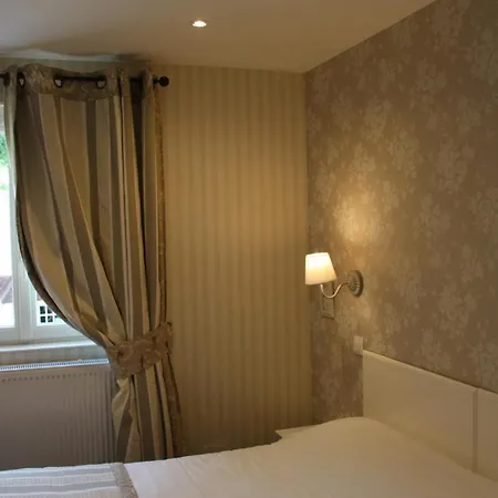 Hotel Logis Hotel Auberge Du Port Des Roches 3*