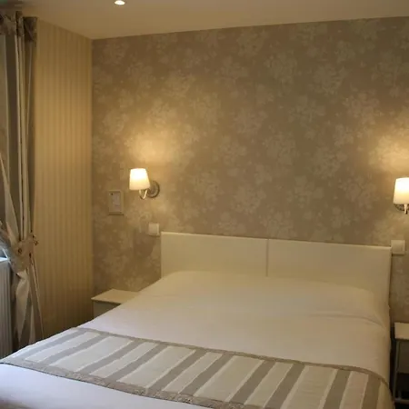 Hotel Logis Hotel Auberge Du Port Des Roches