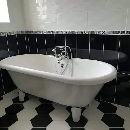 L'auberge Du Port Des Roches 3*