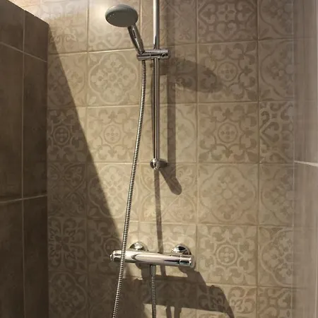 Otel Logis Hotel Auberge Du Port Des Roches 3*