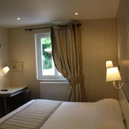 Logis Hotel Auberge Du Port Des Roches