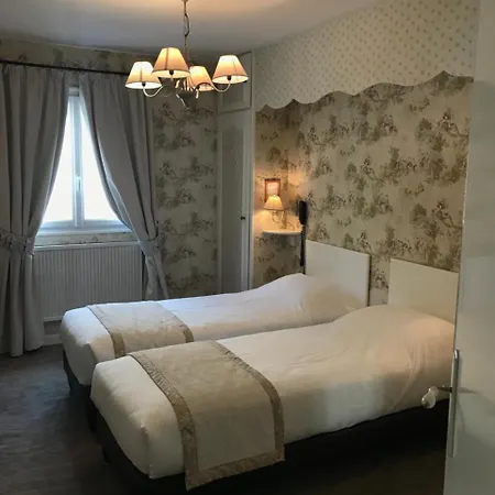 Logis Hotel Auberge Du Port Des Roches Luche-Pringe