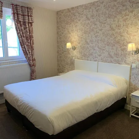 Logis Hotel Auberge Du Port Des Roches Otel 3*