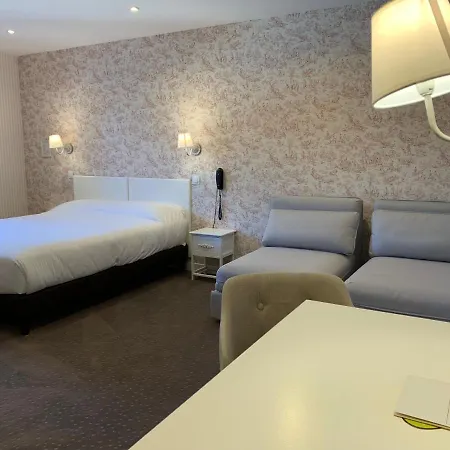 Hotel Logis Hotel Auberge Du Port Des Roches 3*