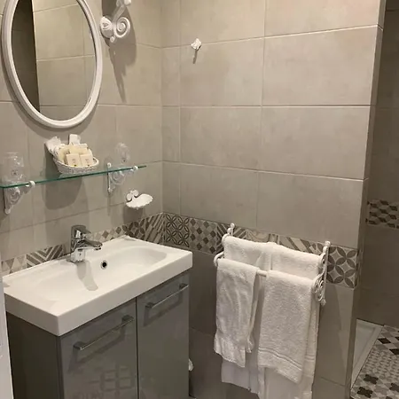 L'auberge Du Port Des Roches 3* Luche-Pringe