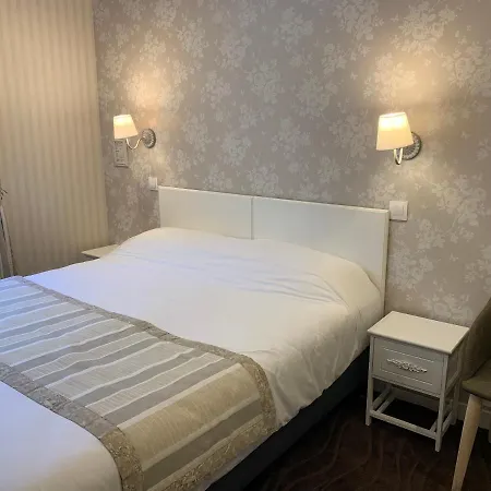 Logis Hotel Auberge Du Port Des Roches Luche-Pringe