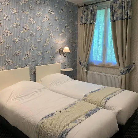 Otel Logis Hotel Auberge Du Port Des Roches