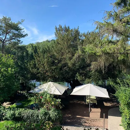 Logis Hotel Auberge Du Port Des Roches Otel