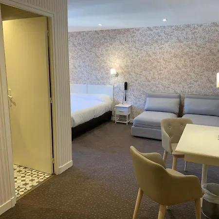 Hotel Logis Hotel Auberge Du Port Des Roches 3*