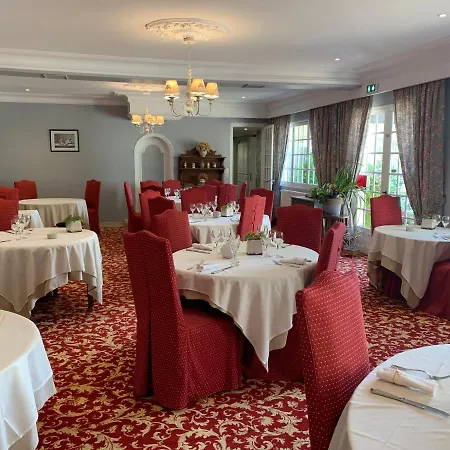 Logis Hotel Auberge Du Port Des Roches 3*