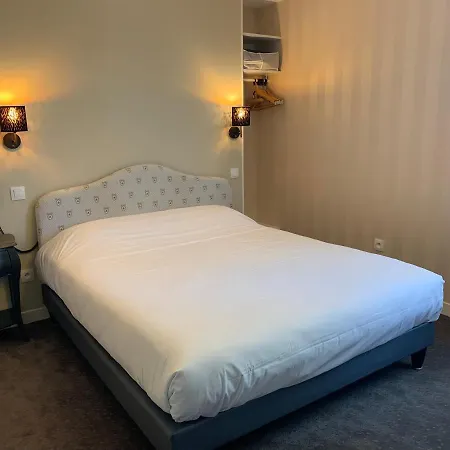 Hotel Logis Hotel Auberge Du Port Des Roches 3*