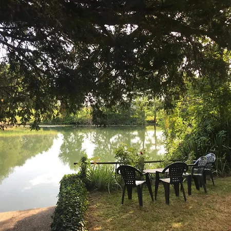 L'auberge Du Port Des Roches Hotel 3*