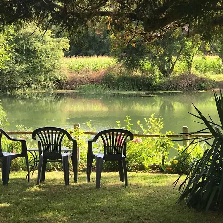 Logis Hotel Auberge Du Port Des Roches Hotel