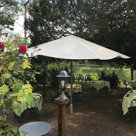 Hotel Logis Du Port Des Roches