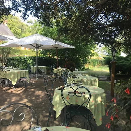 Logis Hotel Auberge Du Port Des Roches Hotel